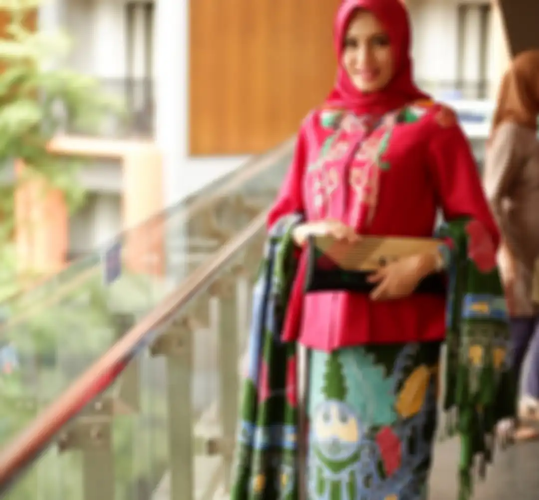 6 Potret Cantik Yulistra Ivo, Istri Mantan Suami Ussy Sulistiawaty