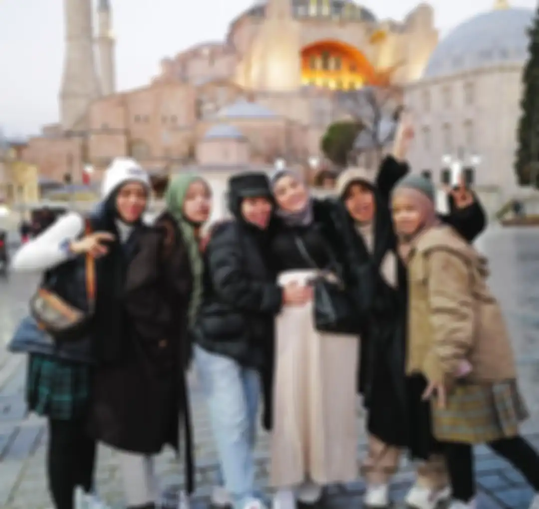 Sayangnya, selesai unggah foto kumpul keluarga Gen Halilintar di Turki, mertua Aurel Hermansyah mendadak harus menerima kabar buruk. 
