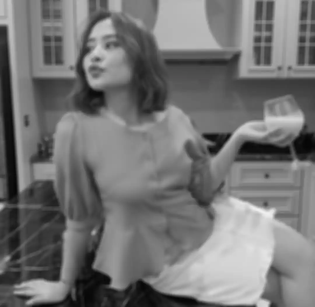 Gaya seksi Prilly Latuconsina