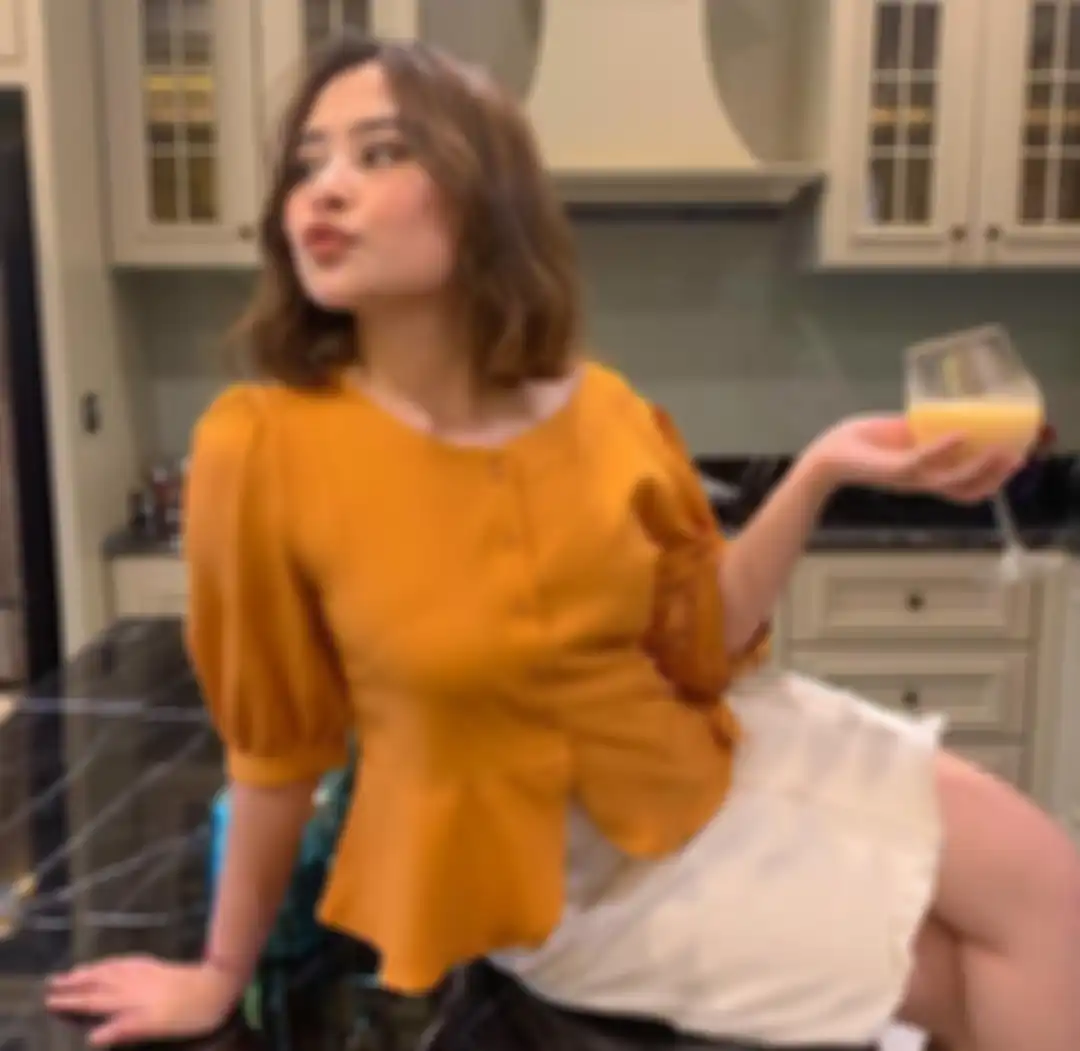 Gaya seksi Prilly Latuconsina