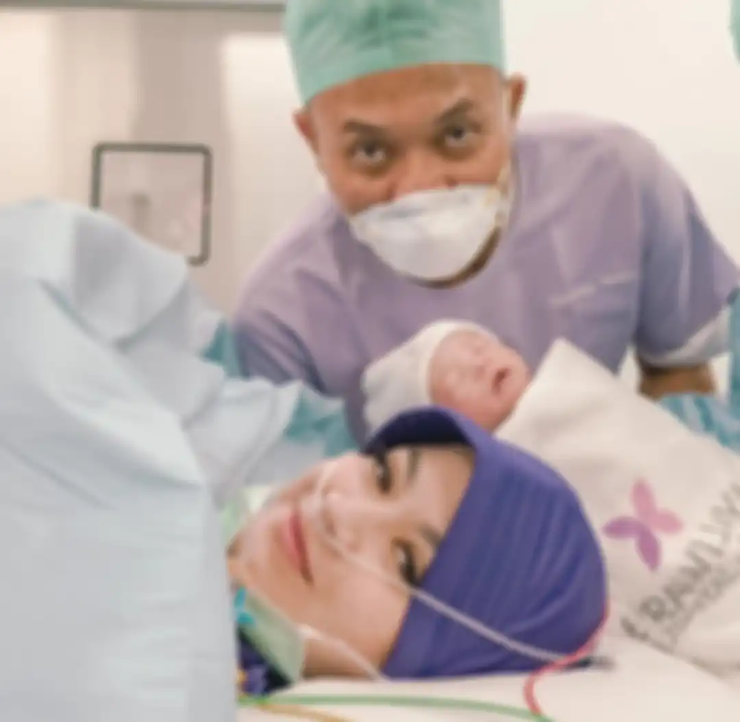 Potret Sule dan Nathalie Holscher yang telah dikaruniai anak pertamanya pada Sabtu (11/12/21).