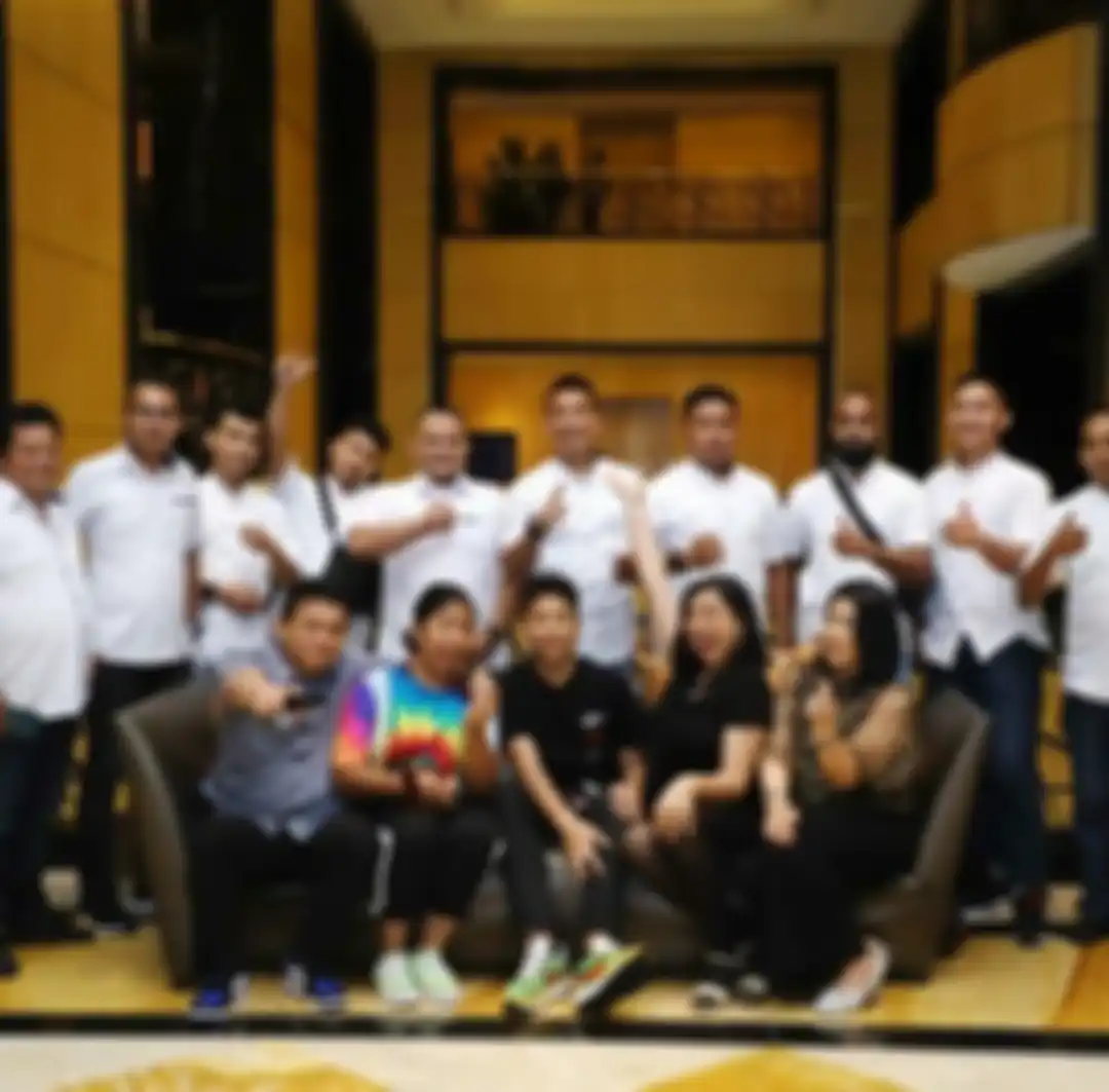 Gaya hidup Putri Candrawathi jadi sorotan. Istri Irjen Ferdy Sambo kepergok pegang tangan Brigadir J. Foto keluarganya terlanjur beredar.