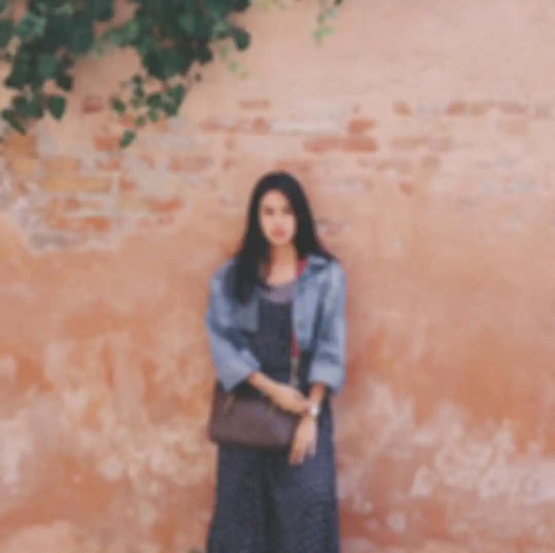 Padu padan jaket denim ala Maudy Ayunda