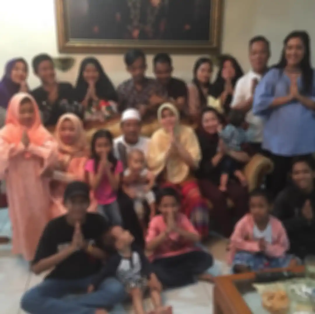 Doyok bikin heboh dengan foto hidup mewah di Amerika. Pelawak senior ini menolak bawa anak sulungnya ke rumah sakit.