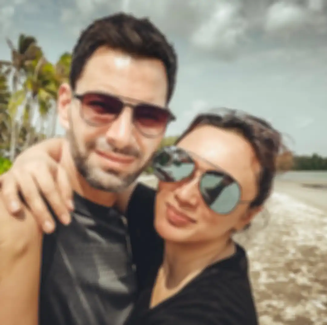 Tata Cahyani dan Bobby Tonelli saat berlibur di Pulau Bintan
