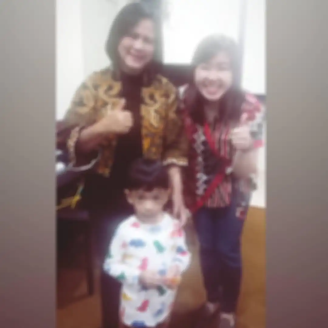 Potret Iriana Jokowi temani Jan Ethes les musik.