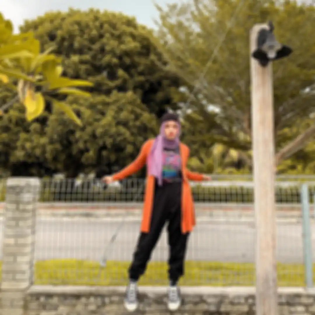 OOTD dengan hijab ungu ala Sajidah Halilintar
