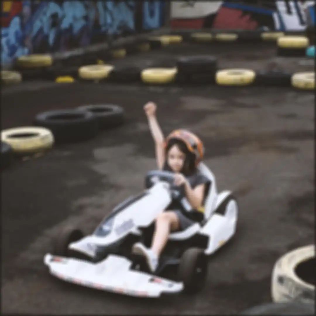 Foto Gempi saat bermain gokart bersama papanya. Gading Marten balas komentar Gisel, netizen minta Wijin mundur.