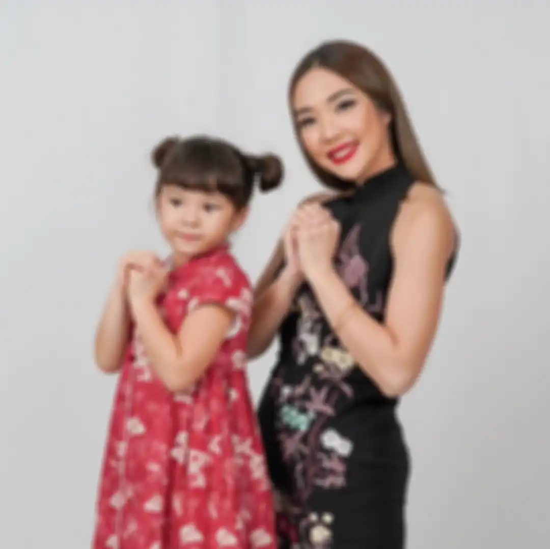 Gisel dan Gempi. Gisel yang tampak ogah memajang foto keluarga sendiri saat Imlek mengakui, ayahnya punya cara ibadah berbeda kepada Tuhan.