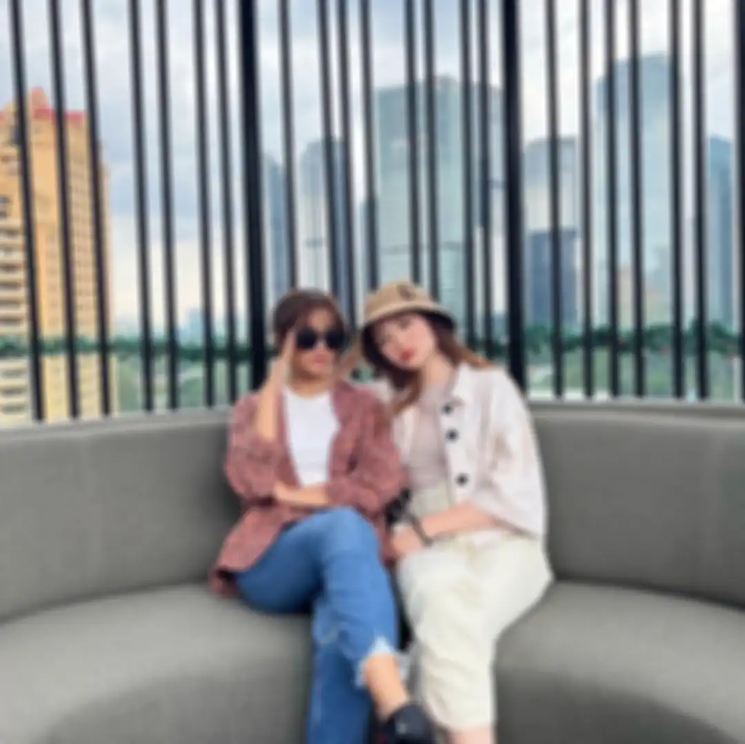 Foto Fuji bareng Indra Kenz dan Vanessa Khong masih bisa dilihat di Instagram. Rupanya pacar Thariq Halilintar dapat duit dari Indra Kenz.