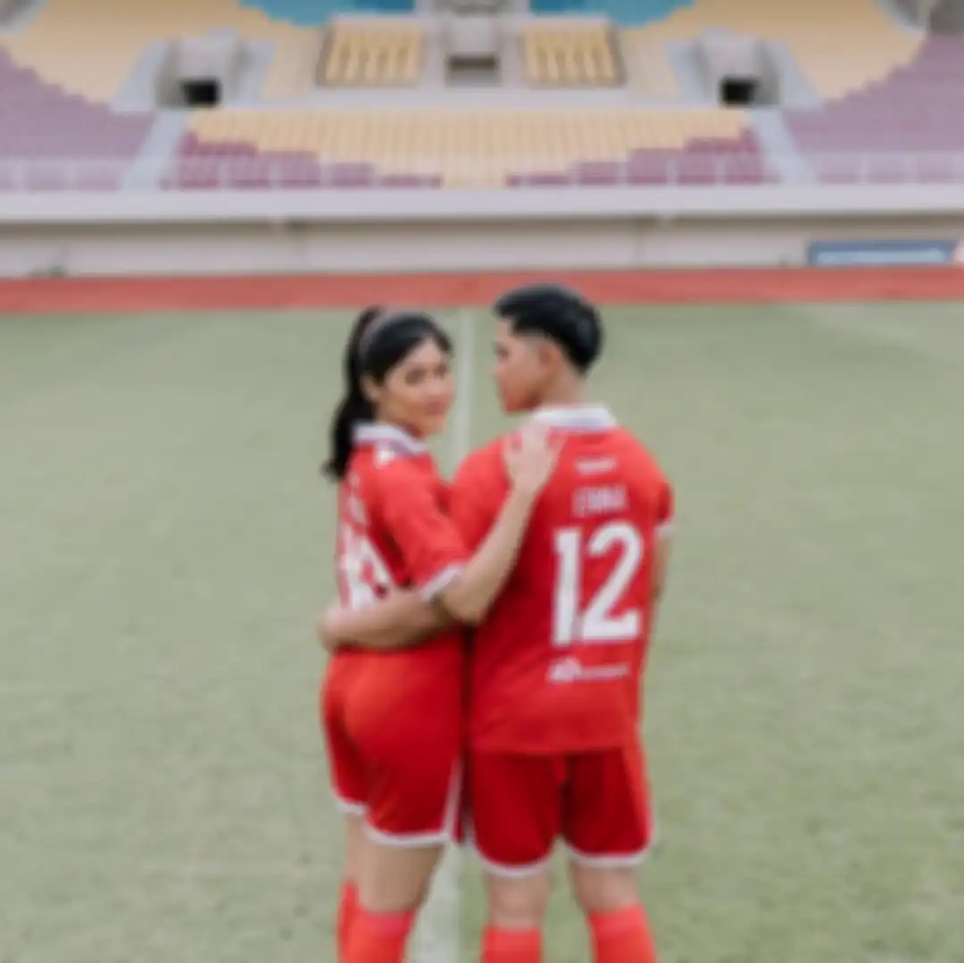 Anak bungsu Jokowi, Kaesang Pangarep pamer foto prewedding dengan erina Gudono di Stadion Manahan, Solo