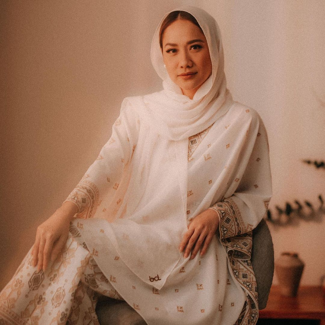 Ikut komentari foto BCL, Gading Marten bikin panas di tengah malam. Netizen ikut berkomentar. 