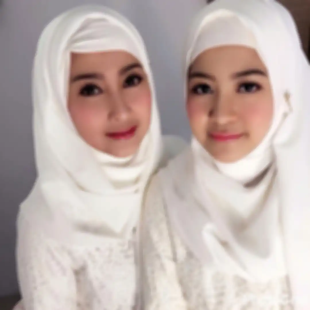 Mengenakan baju kembaran