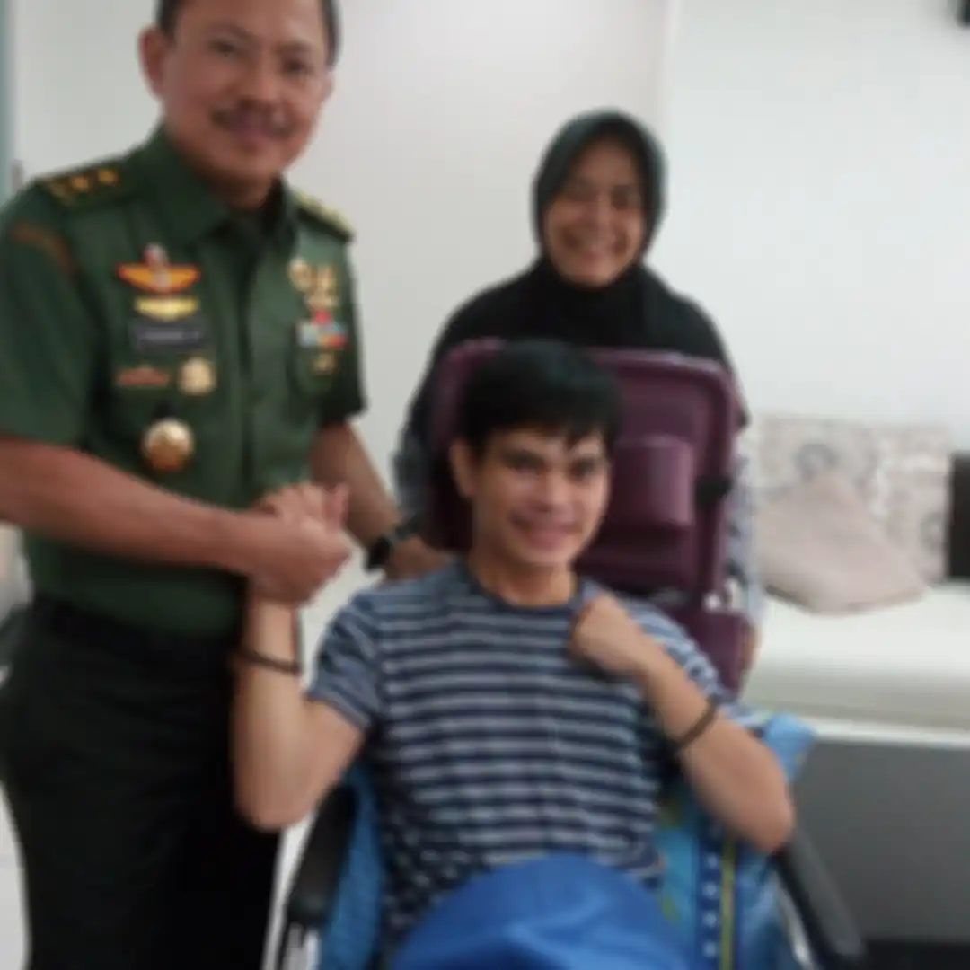 El Ibnu sudah duduk di kursi roda