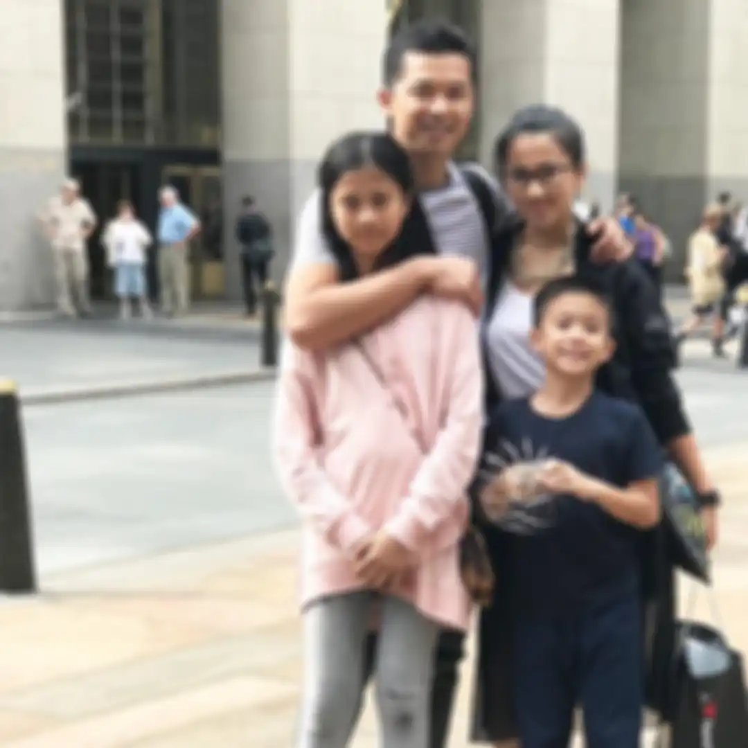 Potret keluarga Taufik Hidayat dan Amy Gumelar.