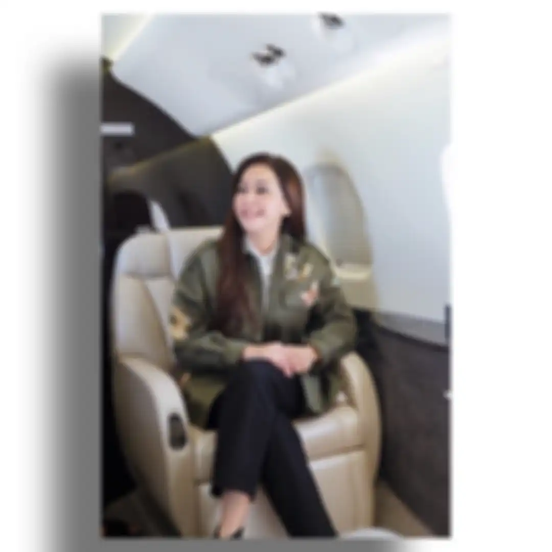 Tempat Duduk Pribadi dalam Jet Pribadi Maia Estianty