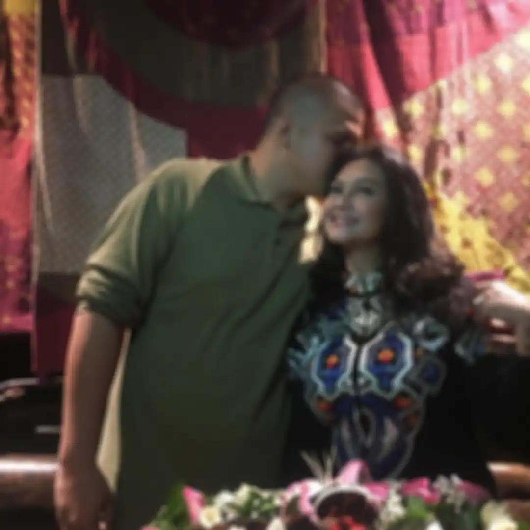 Kecupan manis Toddy untuk Bella