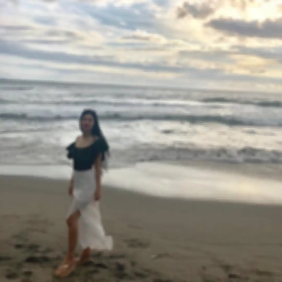 Namanya Tercatut Kasus Prostitusi Online, Ini 5 Potret Seksi Della, Adik Mendiang Julia Perez!
