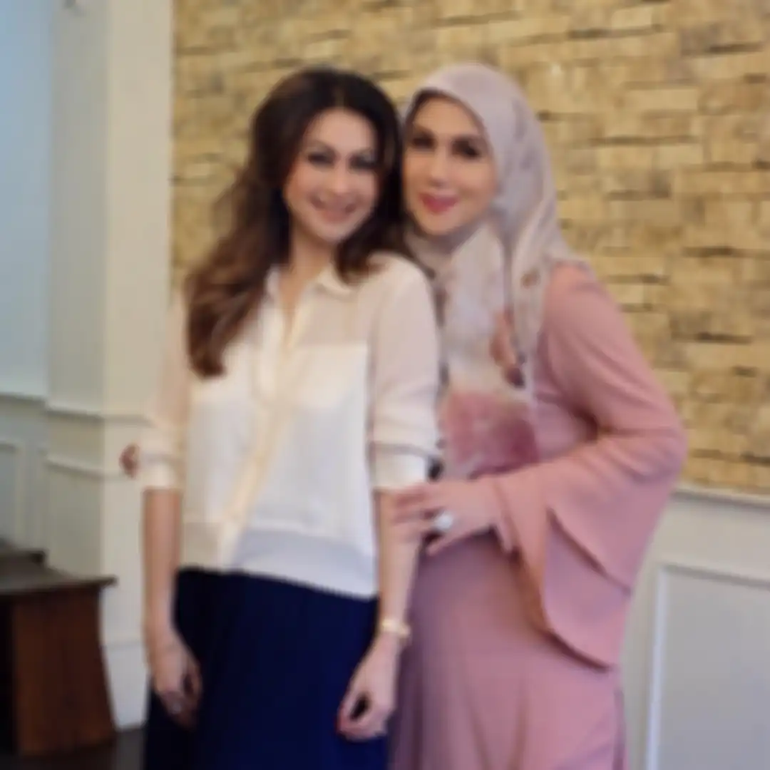 Diana Pungky dan Marini Zumarnis.