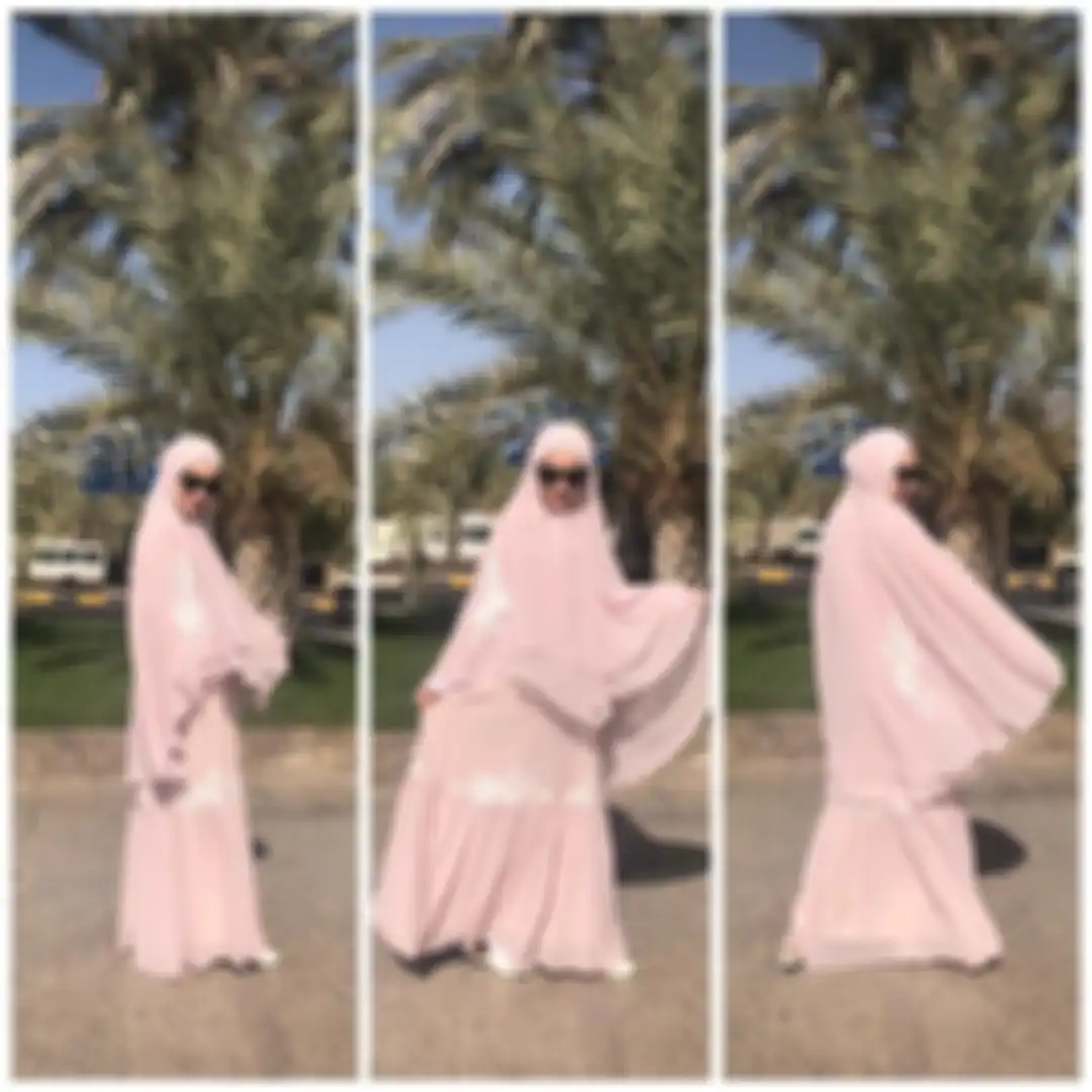 Ayu Ting Ting kenakan hijab syari modern warna pink