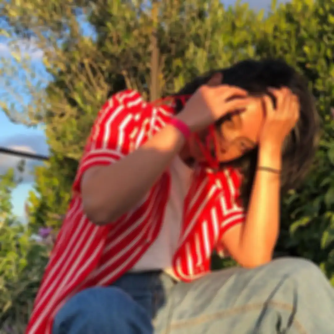 OOTD Sakina Tama dengan kaos putih