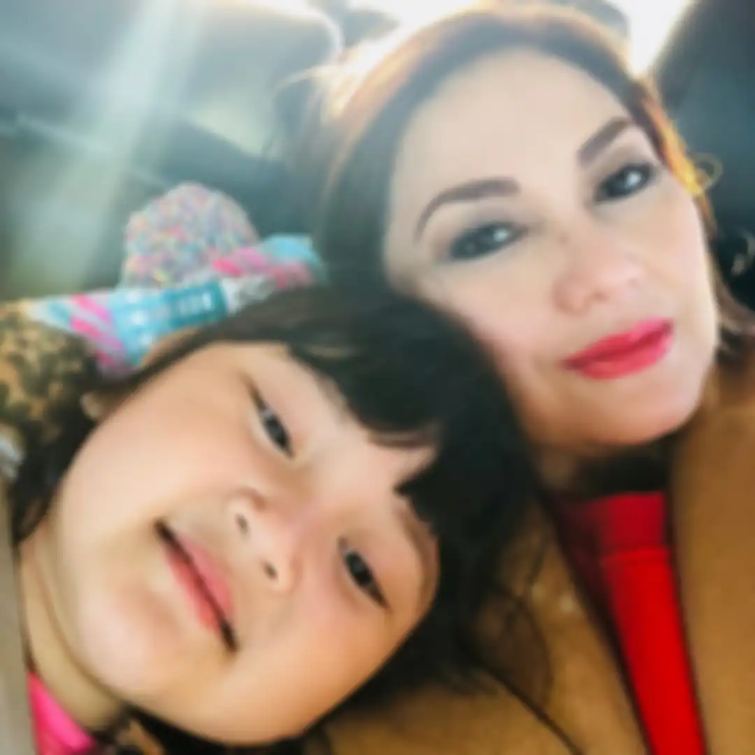 Shakila, cucu Nia Daniaty yang dikenal memiliki hubungan sangat dekat dengan sang nenek.