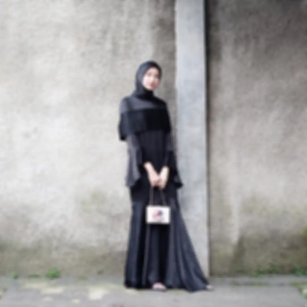 Ayu & Manis. Ini 4 Dress Hijab Hitam yang Cocok Untuk Semua Acara!