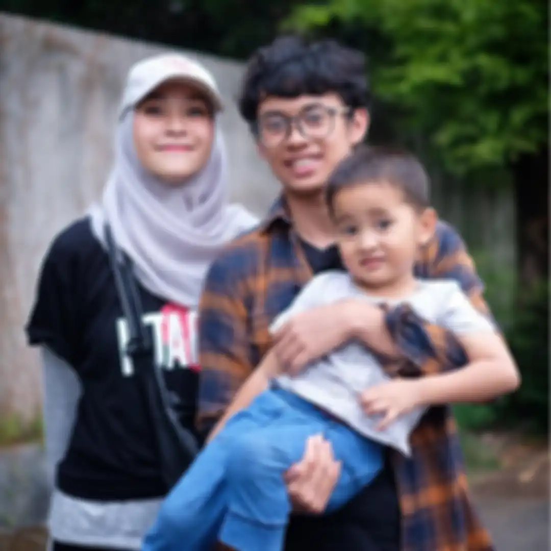 Kedekatan anak Hanung Bramantyo, Bhumi dengan Ibu sambungnya, Zaskia Adya Mecca.