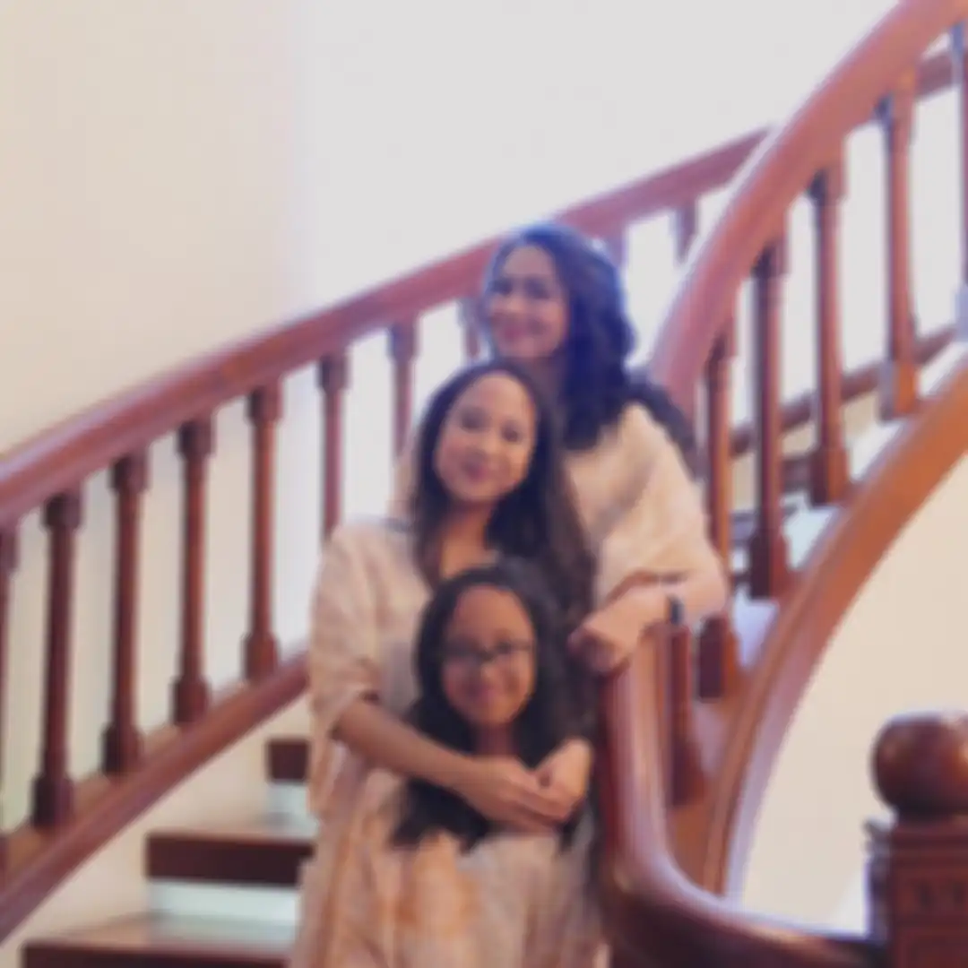 Potret Widya dengan Farrah dan Felicia
