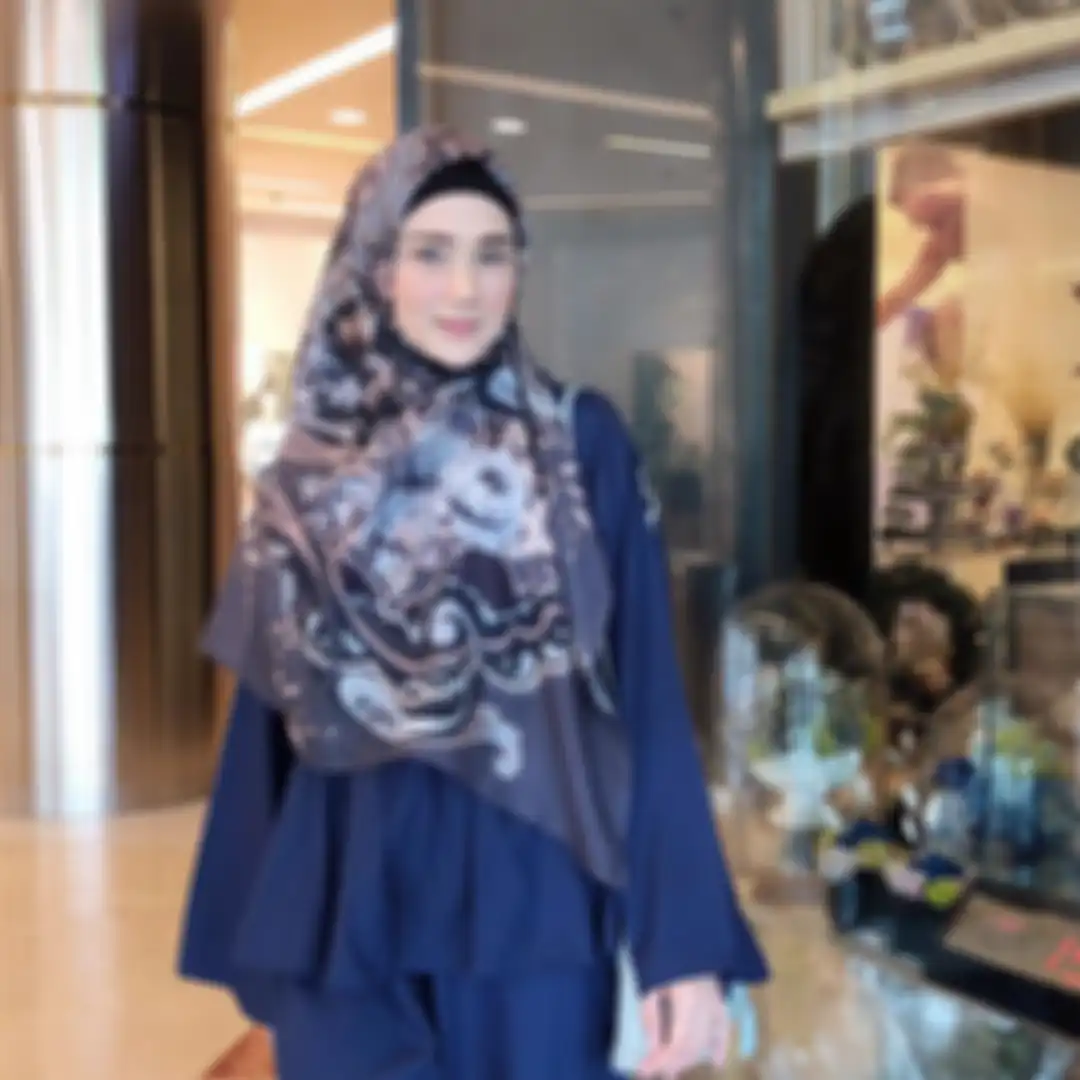 Lolos jadi DPR RI, istri Ahmad Dhani Mulan Jameela kepergok bawa tas mewah harga fantastis saat pengajian!