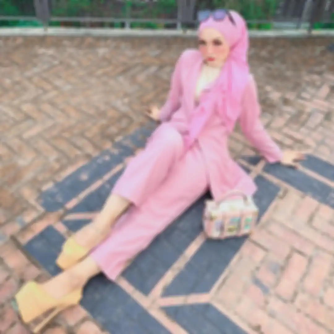 Fashion formal dengan blazer ala Ayunie Harris