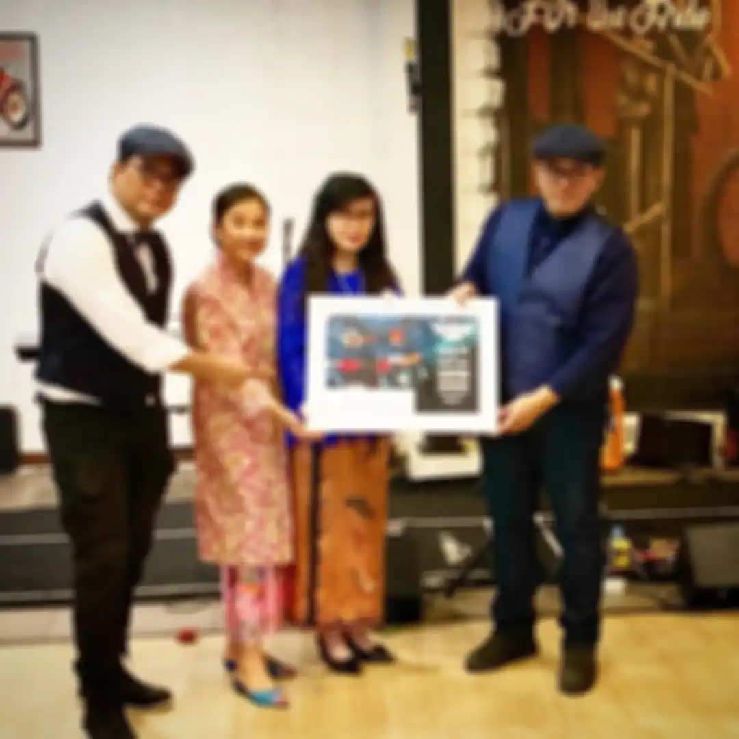 Penyerahan sumbangan pengumpulan dana Distinguished Gentleman’s Ride (DGR) bareng Riders Association of Triumph (RAT) untuk yayasan Kanker 