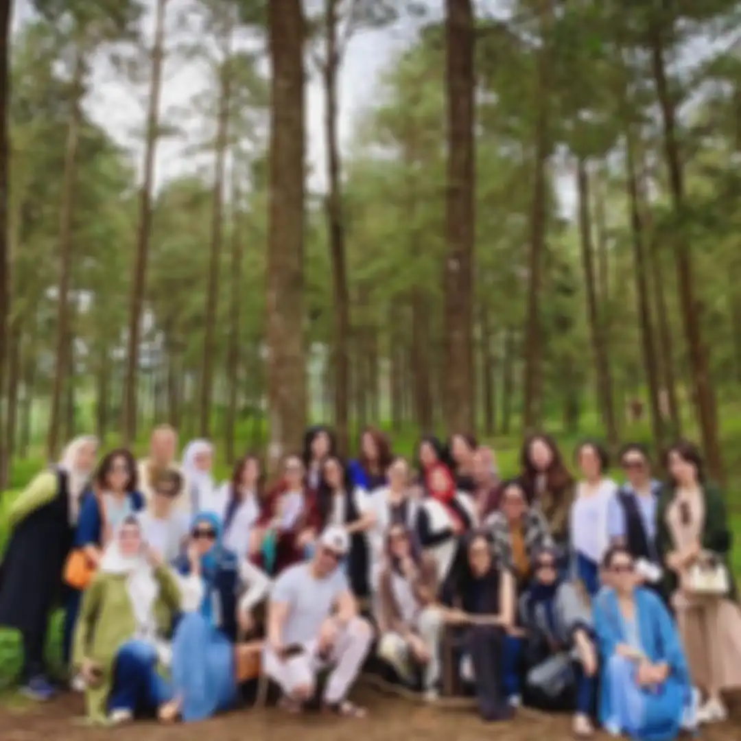 Mayangsari dan geng saat liburan ke alam