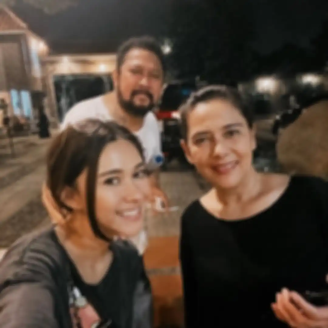 Potret akur Nana Mirdad bersama kedua orang tuanya Jamal Mirdad dan  Lydia Kandou