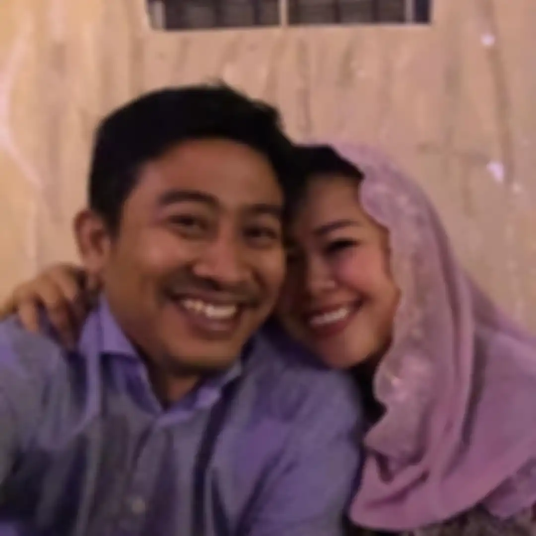 Yenny dan Faris tak malu berbagi selfi mesra