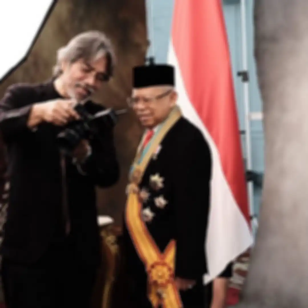 Fotografer kawakan Darwis Triadi bercerita soal pengalamannya memotret Jokowi dan KH Maruf Amin.