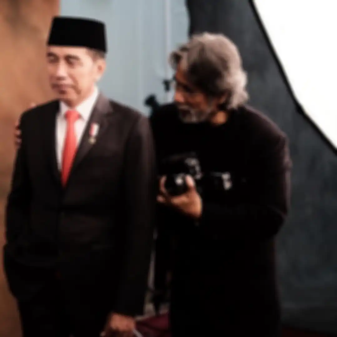 Fotografer kawakan Darwis Triadi bercerita soal pengalamannya memotret Jokowi dan KH Maruf Amin.
