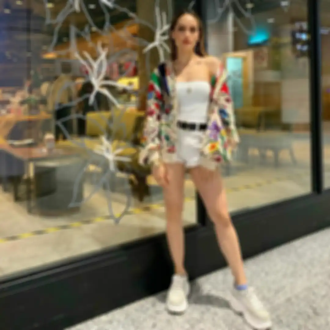 Cinta Laura