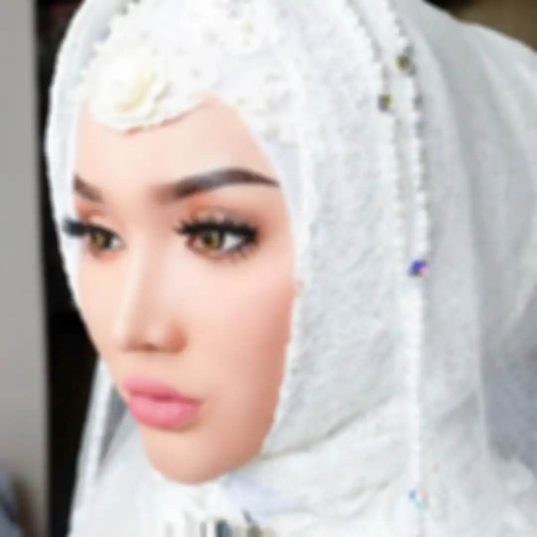 Lucinta Luna dandan ala pengantin 