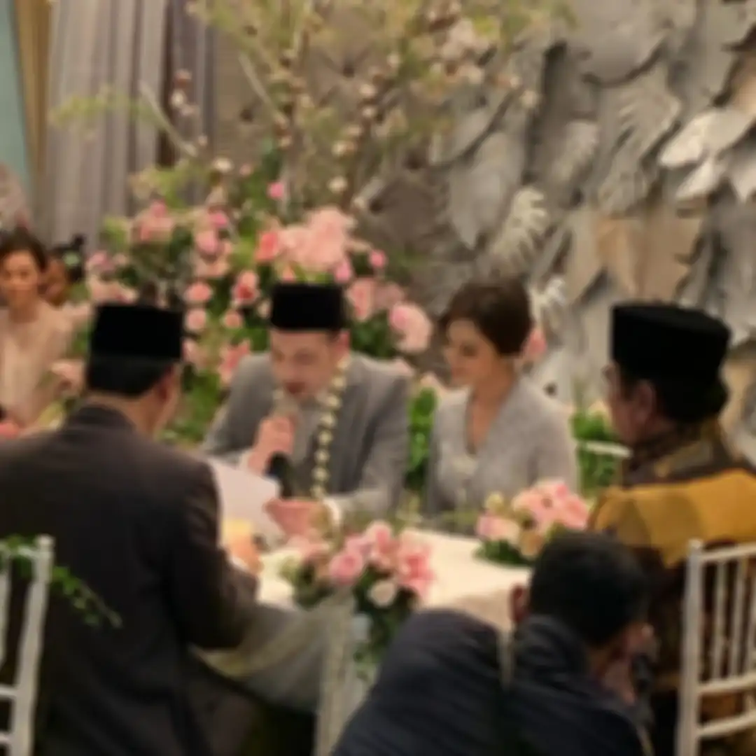Cut Tari dan Richard Kevin dalam prosesi akad nikah