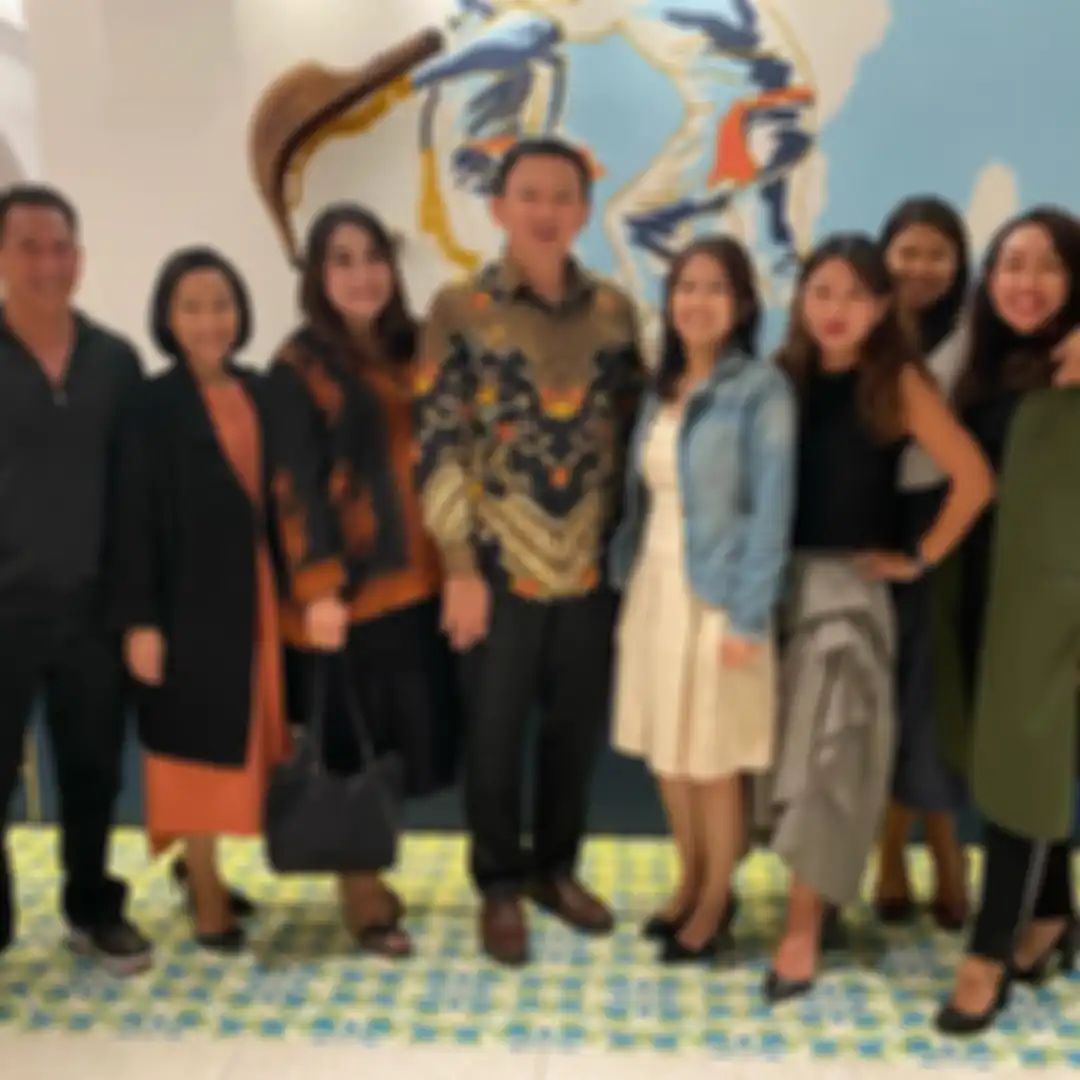 Tampilan Puput Nastiti Devi saat temani Ahok Dinner