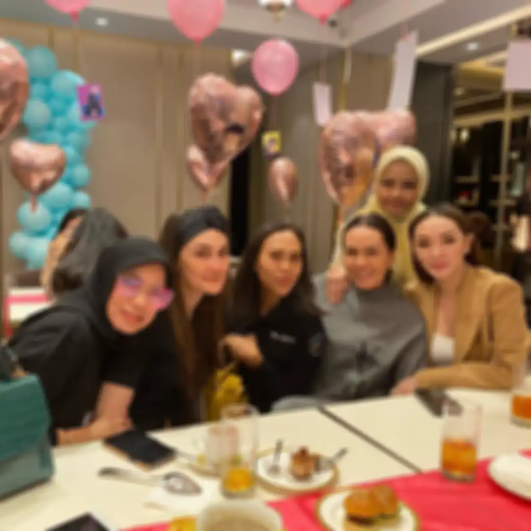 Penampilan Zaskia Gotik saat menghadiri pesta ultah anak dari Olla Ramlan