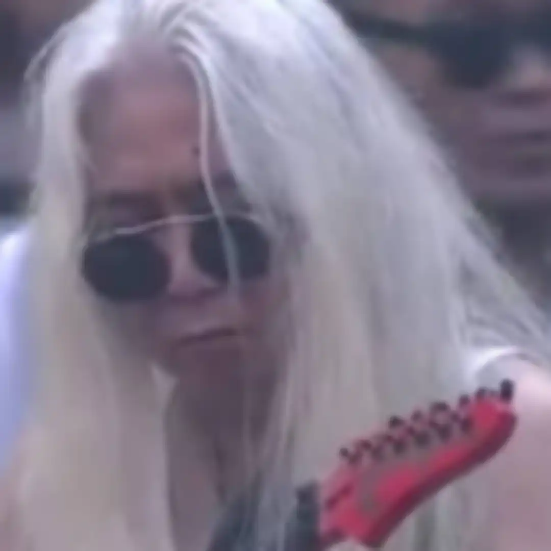 Gideon saat bermain di pagelaran 100 gitaris 2019