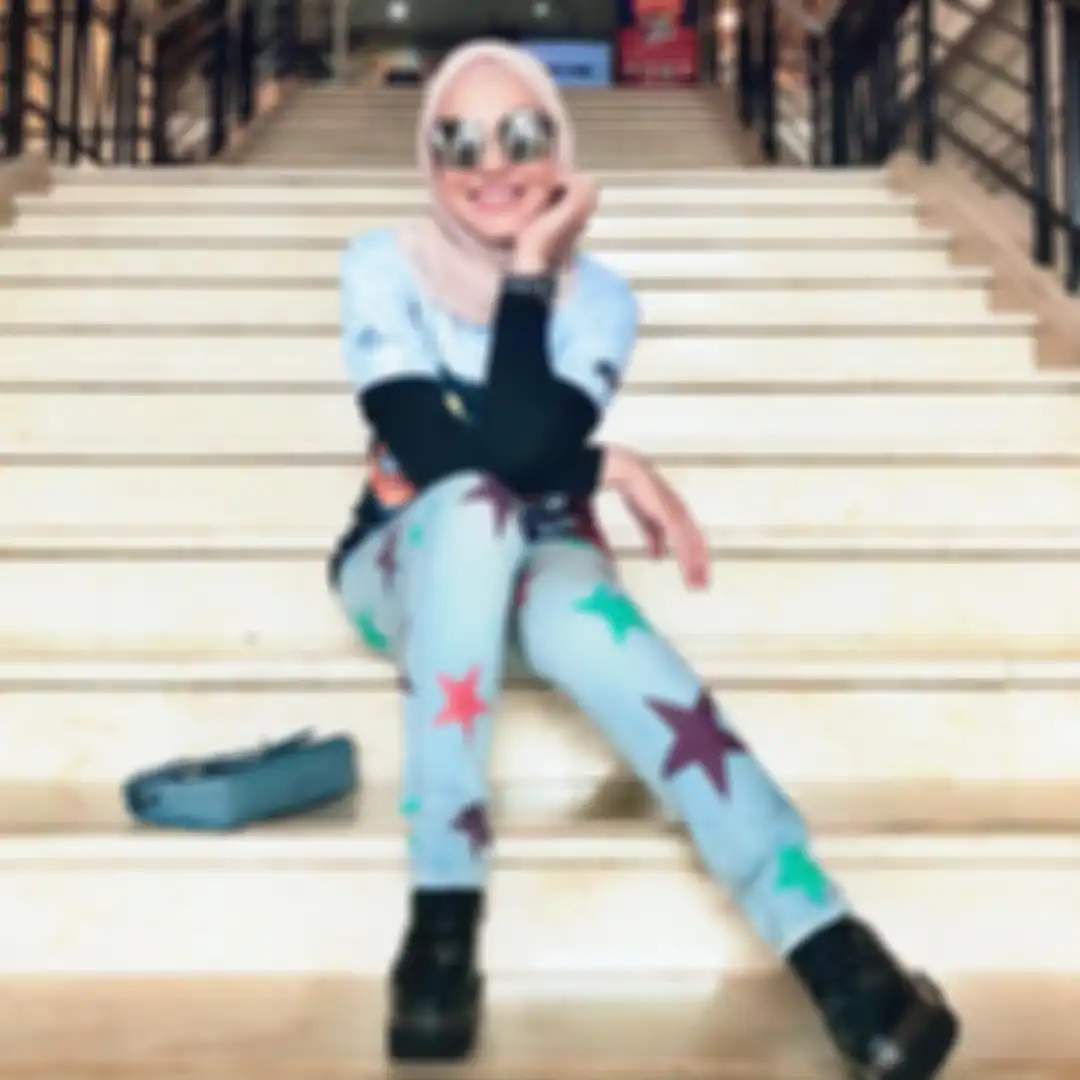 Gaya Umie Aida yang tak kalah dari anak muda