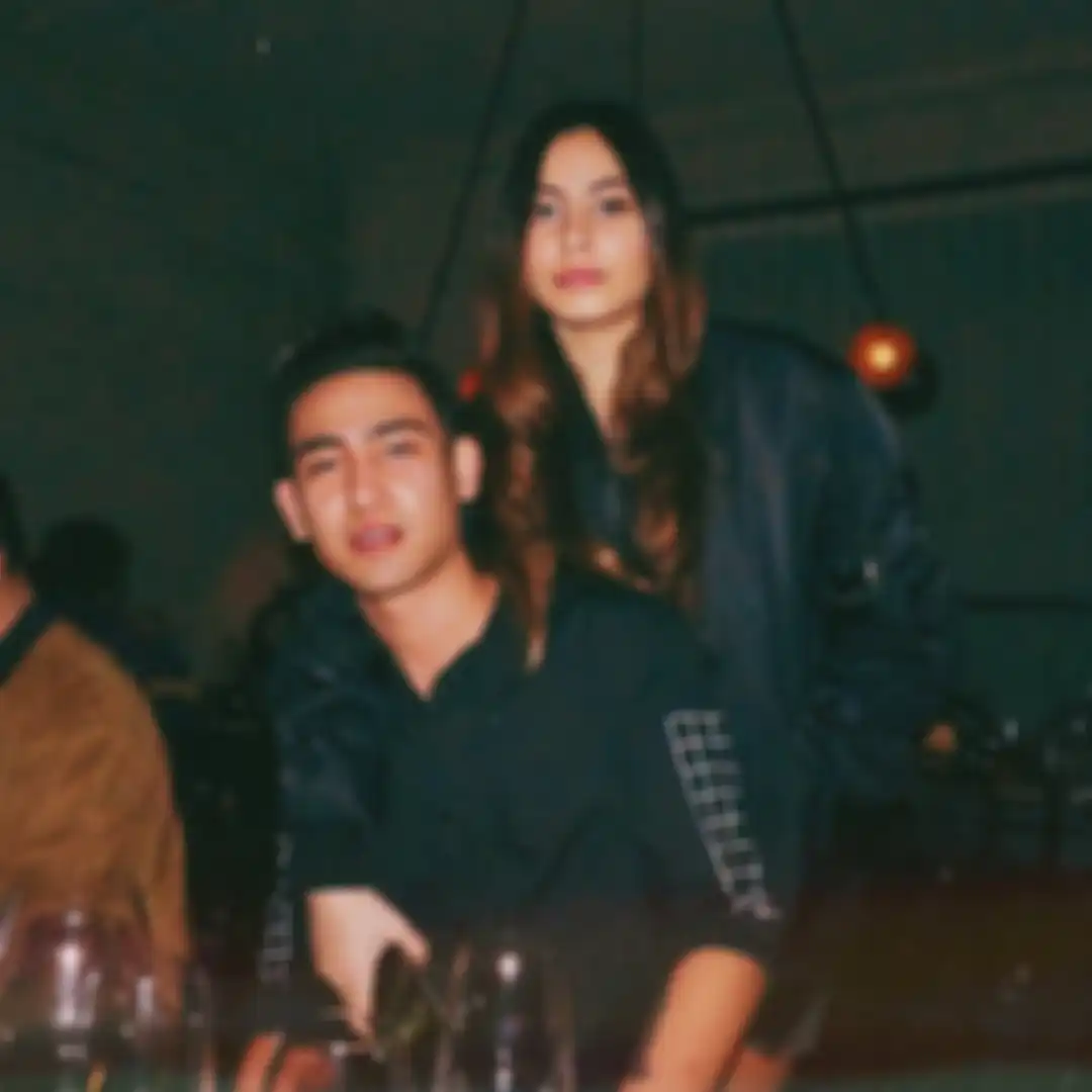 Gaya kompak Valerie Thomas dan Axel Thomas