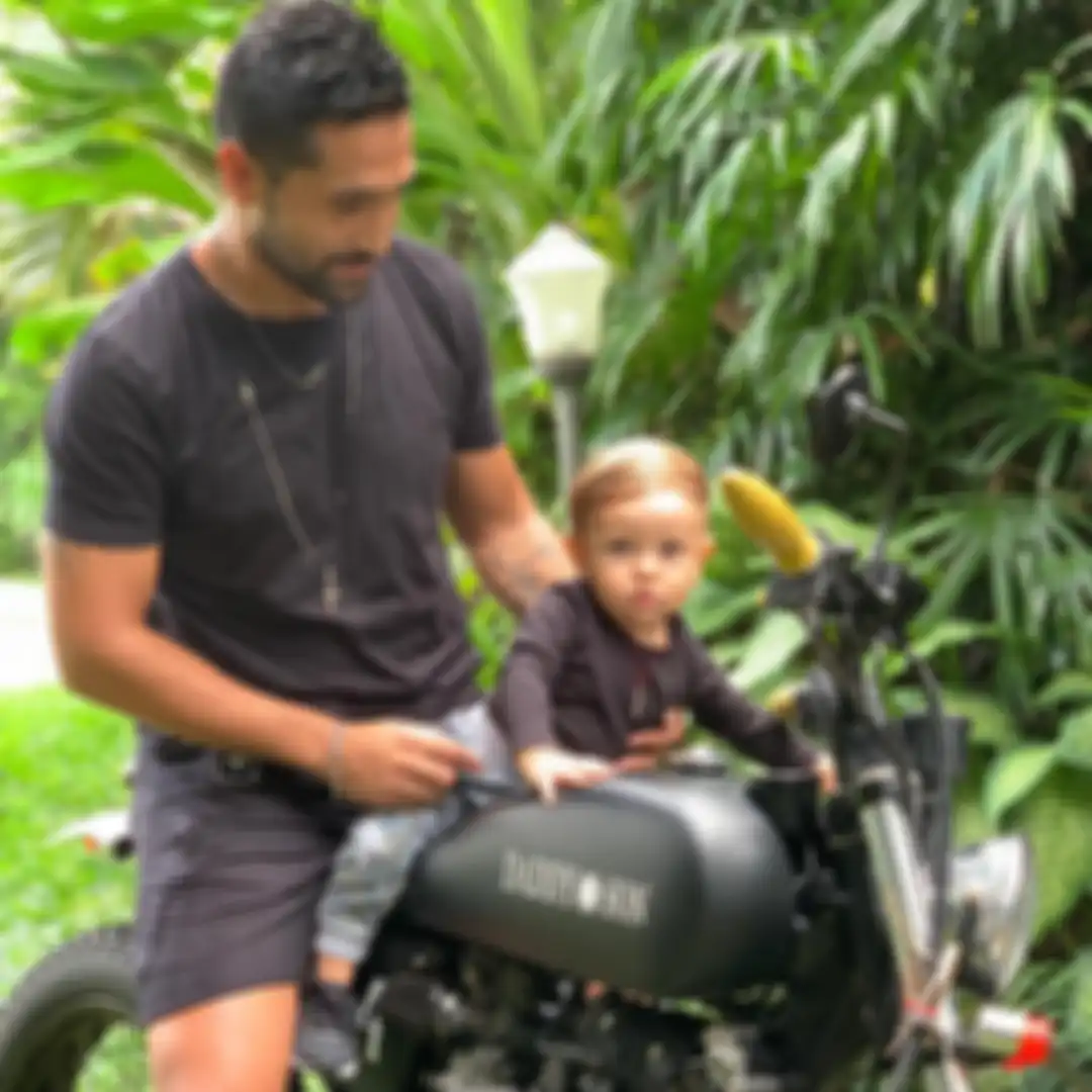 Putra pertama Gaston Castano bersama Luna Montico. 