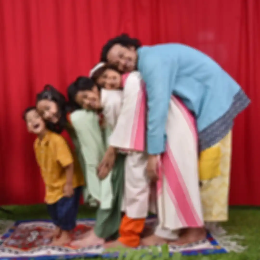 Keluarga Dwi Sasono dan Widi Mulia