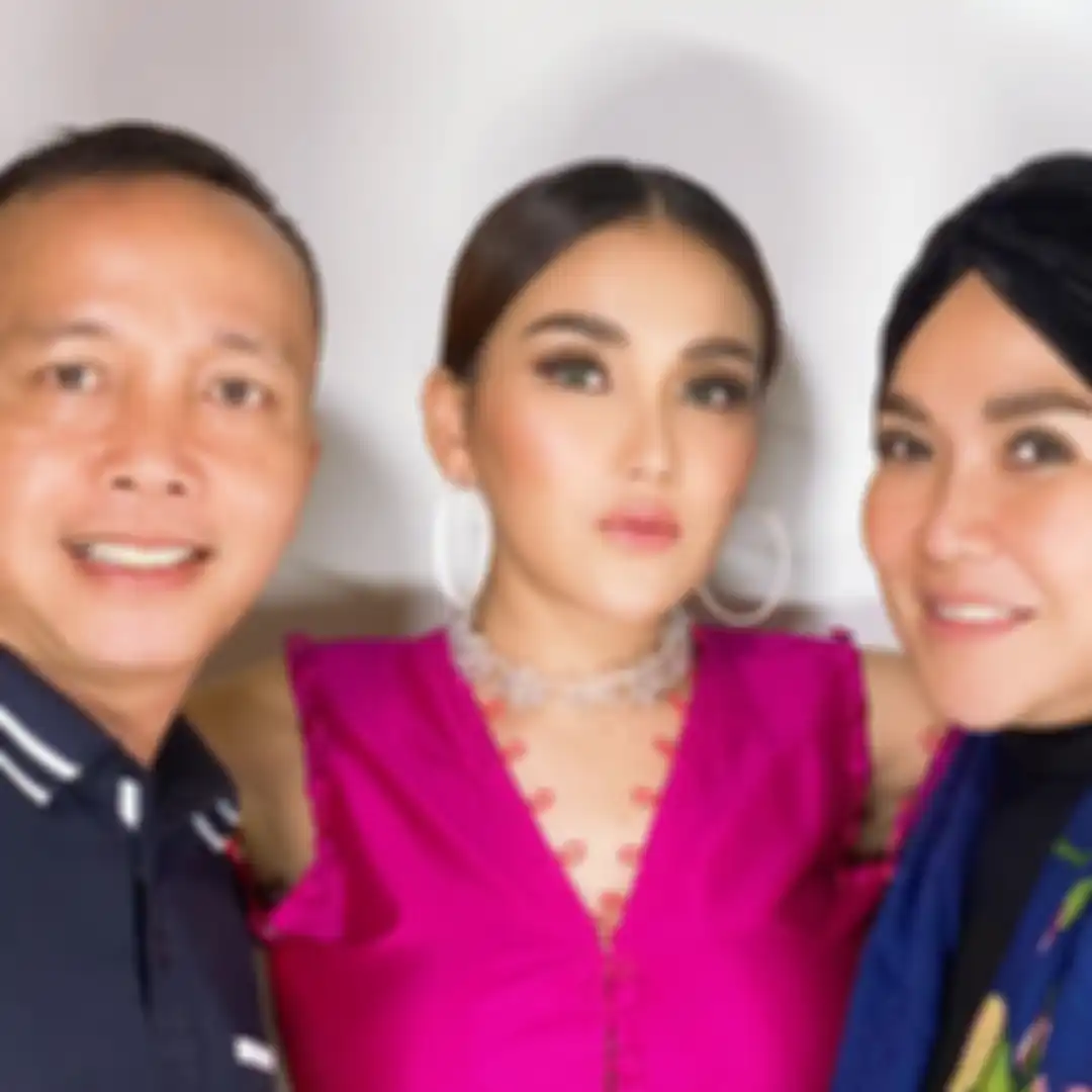 Ayu Ting Ting kenakan busana sleeveless, tampilan ketiaknya justru jadi sorotan netizen di media soisal