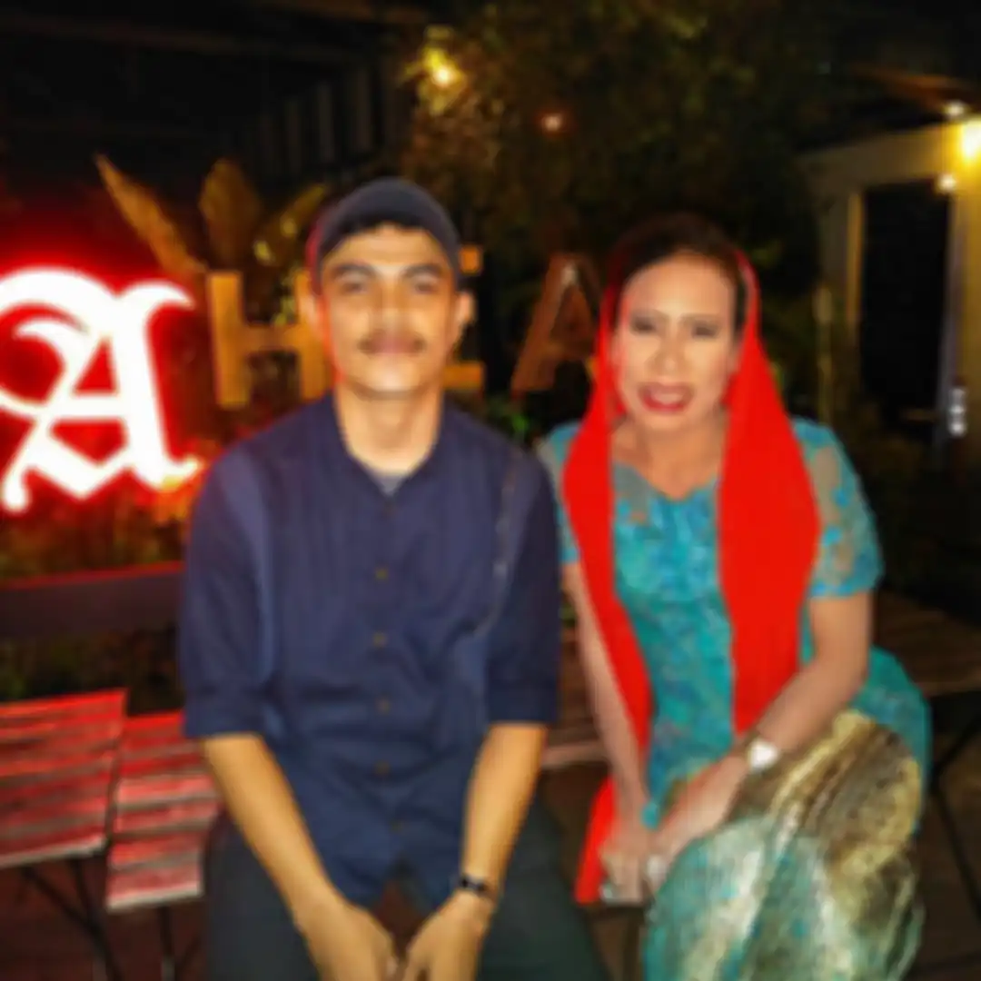Foto manis Omaswati bersama anaknya 
