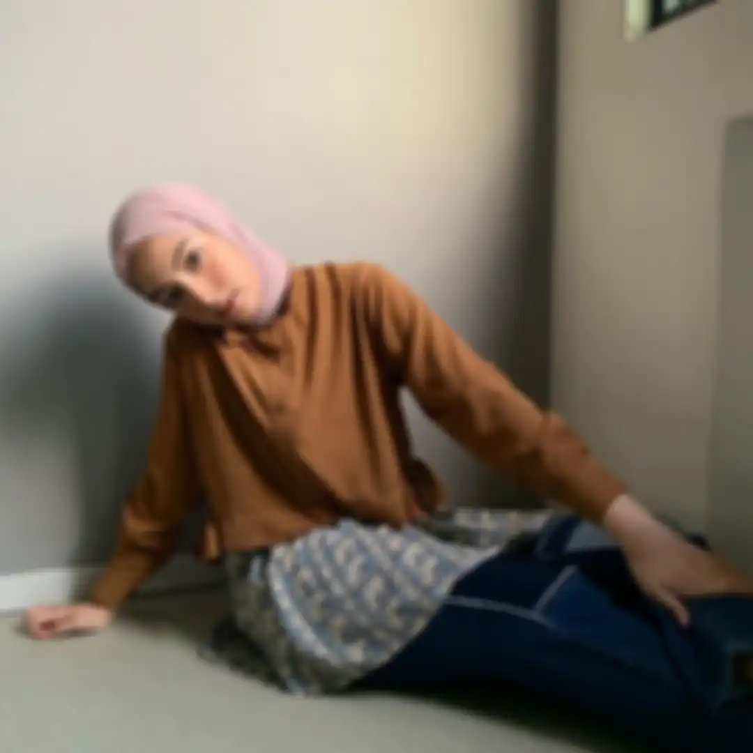 Tunik hijab simpel & santai ala Bella Attamimi